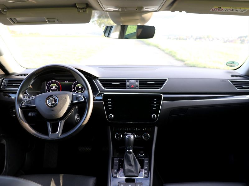Škoda Superb 2,0 TDI DSG L&K CZ DPH - fotka 10 z 22
