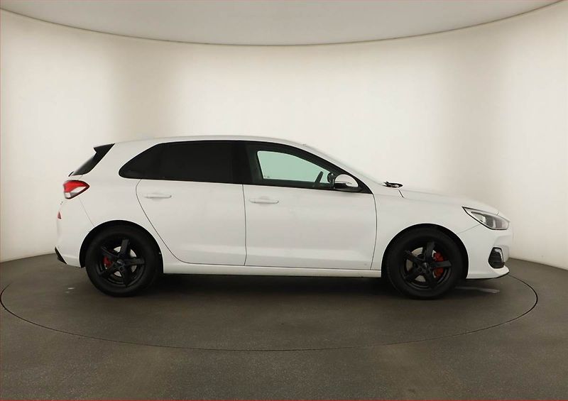 Hyundai i30 (2019) 1.4 CVVT, Tempomat - fotka 6 z 15