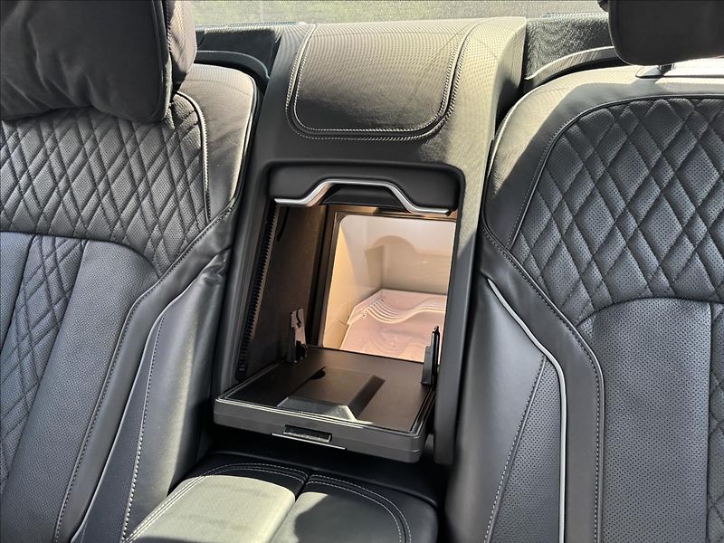 BMW Řada 7 3,0 740Ld xDrive M-Paket AT DP - fotka 39 z 45