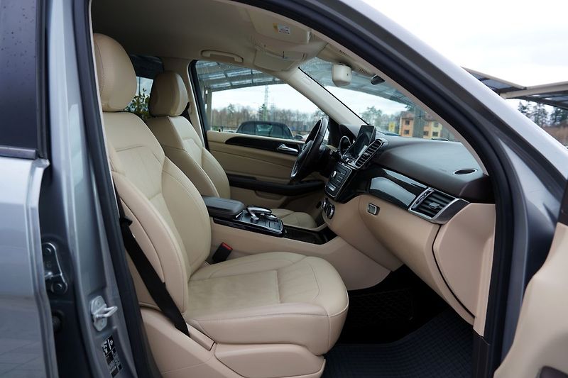 Mercedes-Benz GLE 350d 4Matic AMG/20/ČR - fotka 20 z 35