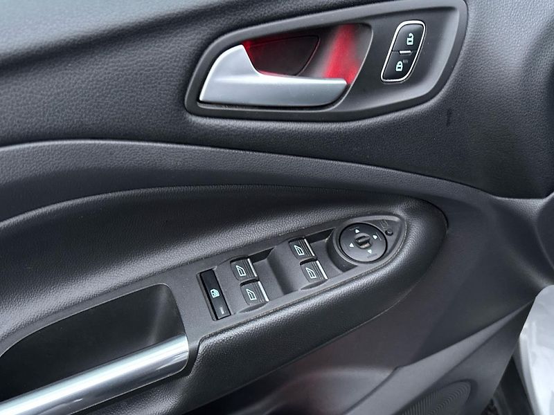 Ford Kuga Titanium - fotka 21 z 26