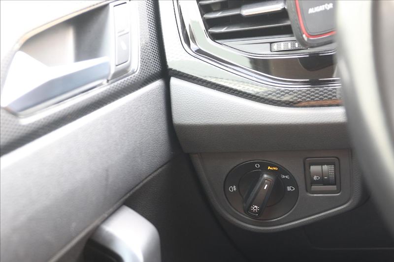 Volkswagen Taigo 1,0 ČR, 28000 km,TAŽNÉ,novéSTK - fotka 18 z 52