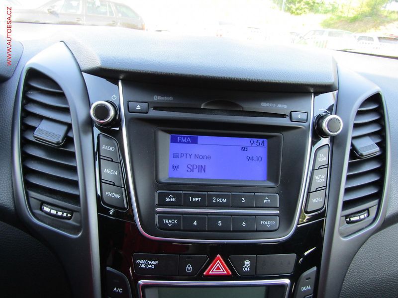Hyundai i30 (2016) 1.6GDi, ČR, AC - fotka 11 z 22