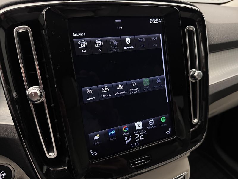 Volvo XC40 T3 MOMENTUM REZERVACE - fotka 34 z 47