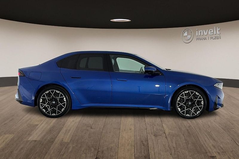 BMW i3 50 xDrive Sedan - fotka 2 z 27