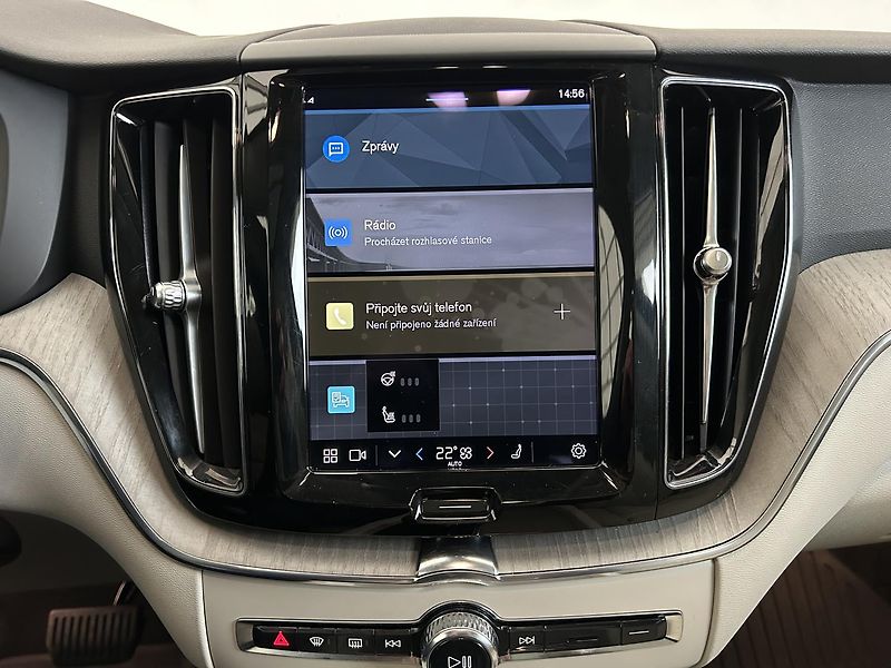 Volvo XC60 2.0 T6 4x4 Recharge PLUS Panor - fotka 22 z 28