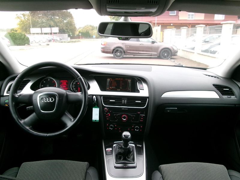 Audi A4 (2008) 2,0TDI AC TEMP VÝHŘEV ALU - fotka 13 z 31
