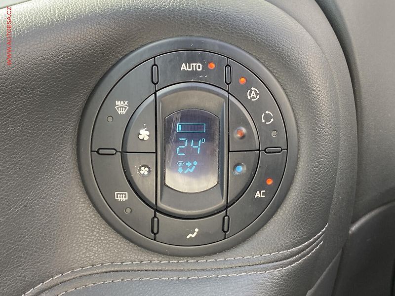 Renault Espace (2010) 2.0dCi, Navi, panorama - fotka 16 z 20