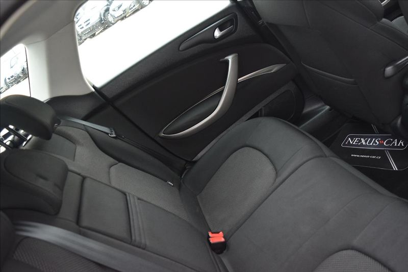 Citroën C5 2,0 HDi 103KW PO ROZVODECH - fotka 20 z 50