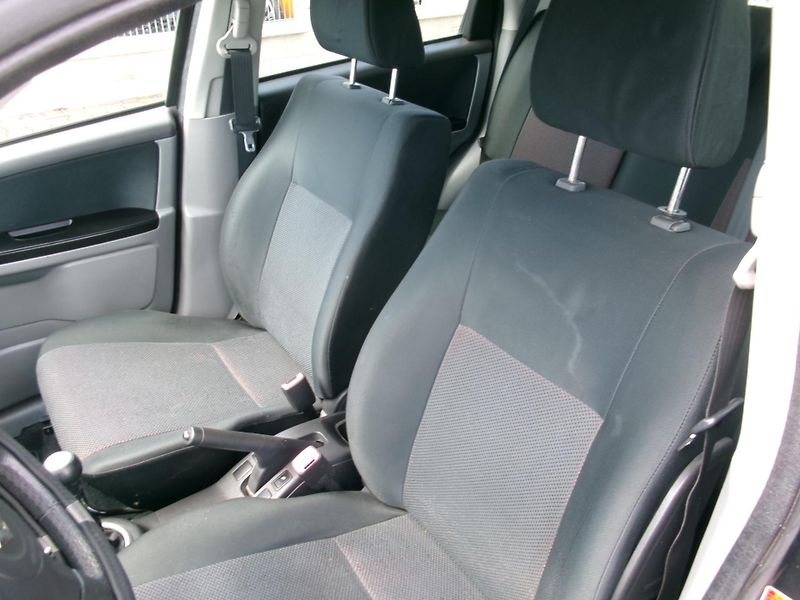 Suzuki SX4 (2007) 1,6i KLIMA VÝHŘEV - fotka 10 z 26