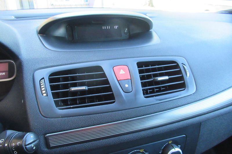 Renault Mégane 1.6i  KLIMA  - fotka 13 z 20