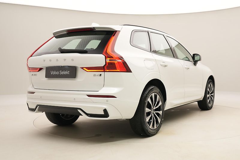 Volvo XC60 B4 AWD DARK PLUS AUT - fotka 13 z 55