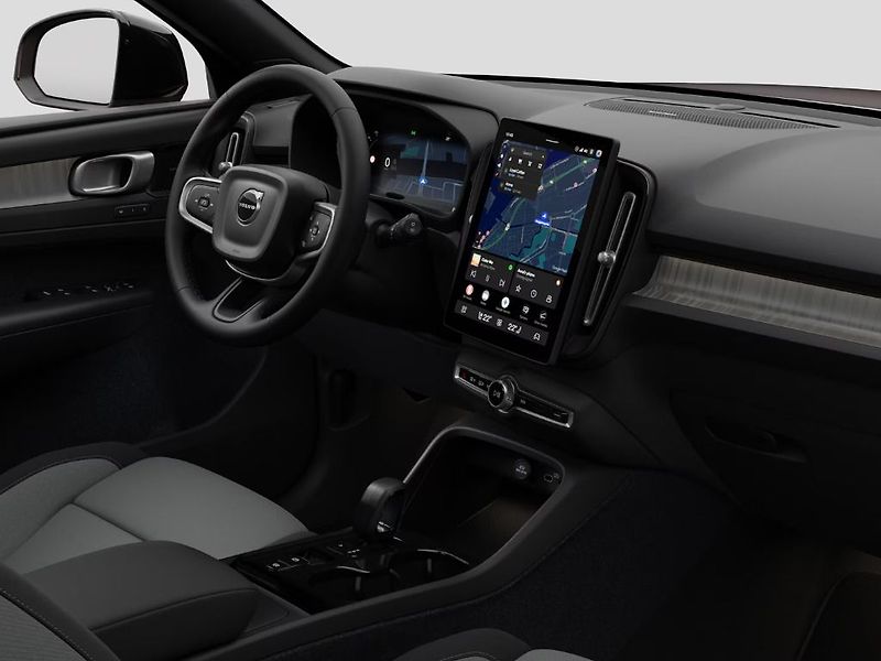 Volvo XC40 PLUS B3 FWD 120kW - fotka 5 z 11