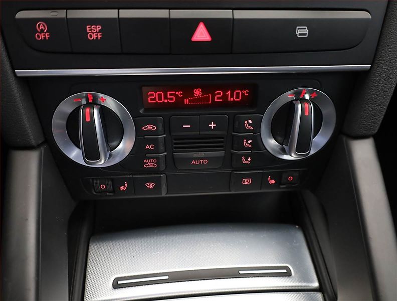Audi A3 (2009) Sport 1.4 TFSI, Serv.kniha - fotka 11 z 17