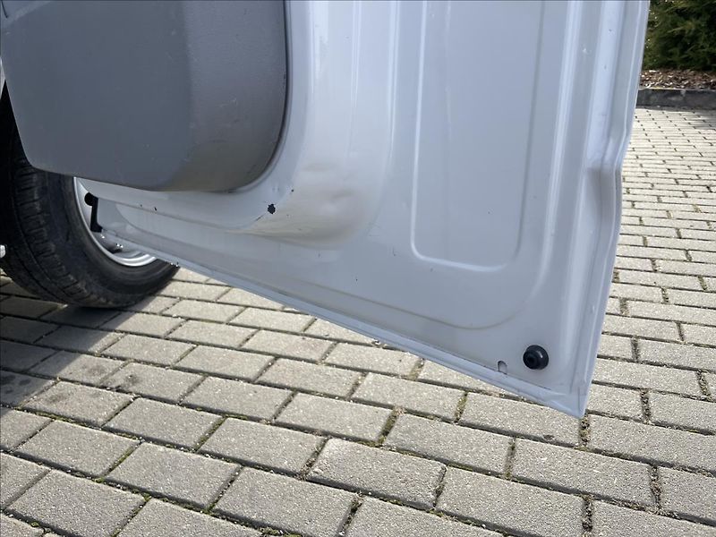 Volkswagen Transporter 2,0 TDi 75kw 6míst Tažné Klima - fotka 32 z 40