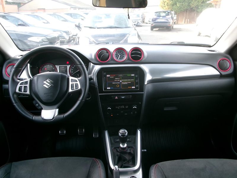 Suzuki Vitara (2017) 1,4 BJet 4x4 NAVI ACC ALU - fotka 12 z 30