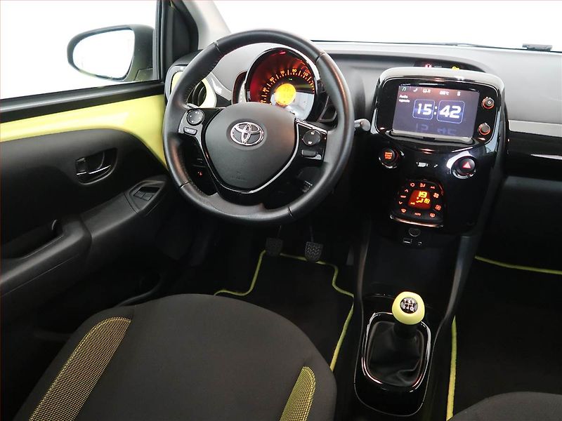 Toyota Aygo (2017) x-cite 1.0 VVT-i, ČR,1.maj - fotka 7 z 13