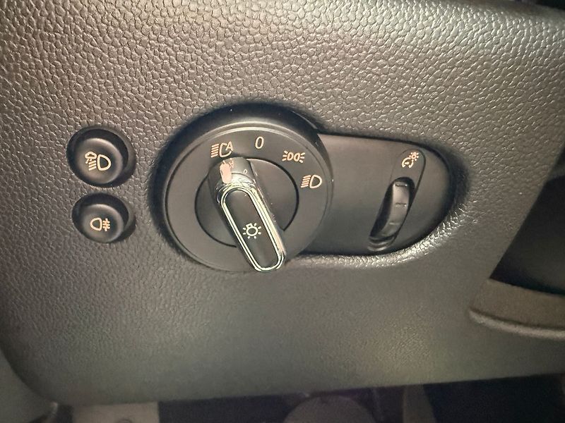 Mini Cooper SE 135 kW HUD REZERVACE - fotka 26 z 33