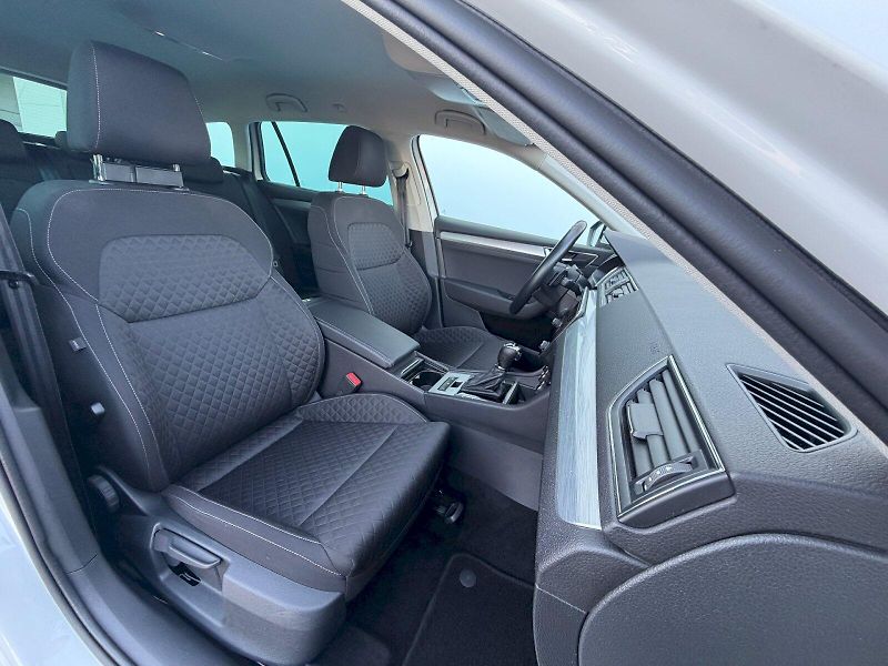 Škoda Superb (2023) 2.0 TDI 110kW Comfort Plus - fotka 29 z 35