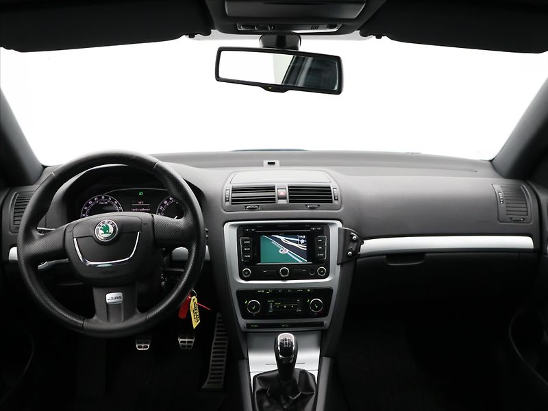 Škoda Octavia 2,0 TDI RS 125kW Xenon Navi - fotka 25 z 33