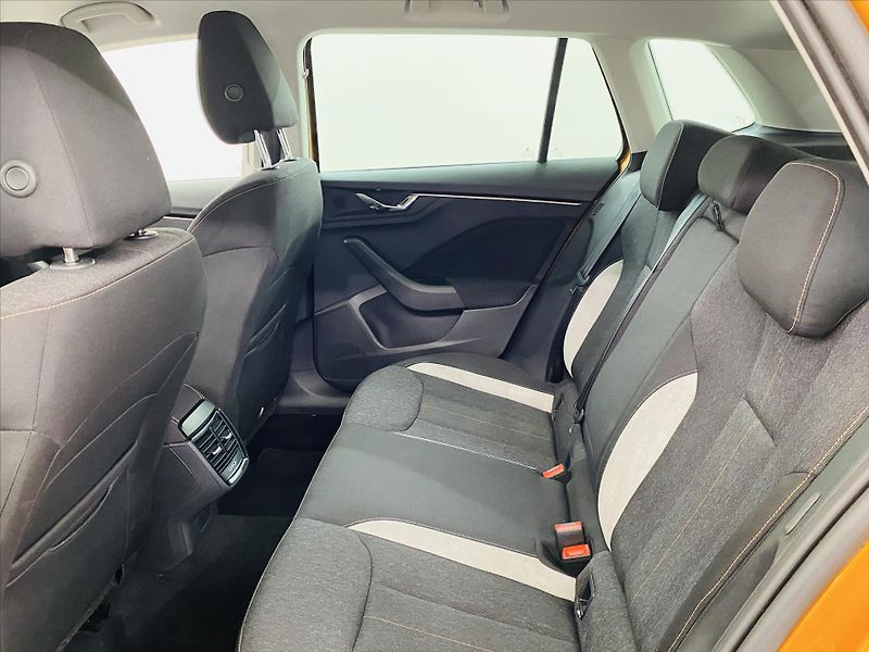 Škoda Kamiq 1,0 TSI 85kW Top Selection - fotka 6 z 27