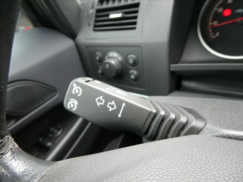 Opel Zafira 1,8 i 16V klima, závěs - fotka 31 z 38
