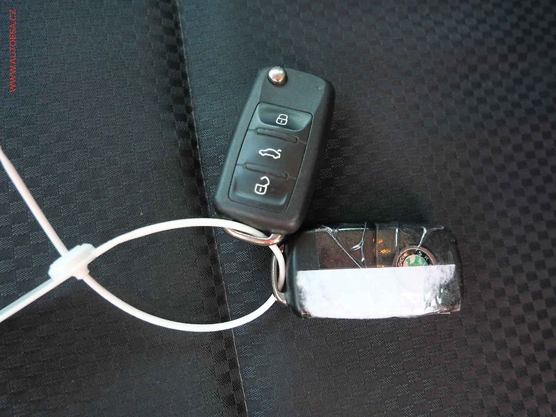Škoda Fabia (2011) 1.2TSi, 2.maj,ČR, Elegance - fotka 16 z 16