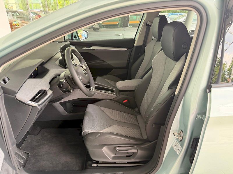 Škoda Enyaq (2024) Tour iV 50 125 kW / 55 kWh - fotka 6 z 26