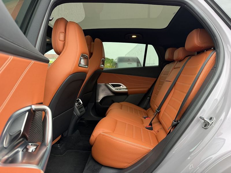 Mercedes-Benz GLC 400 4MATIC EQ - fotka 14 z 36