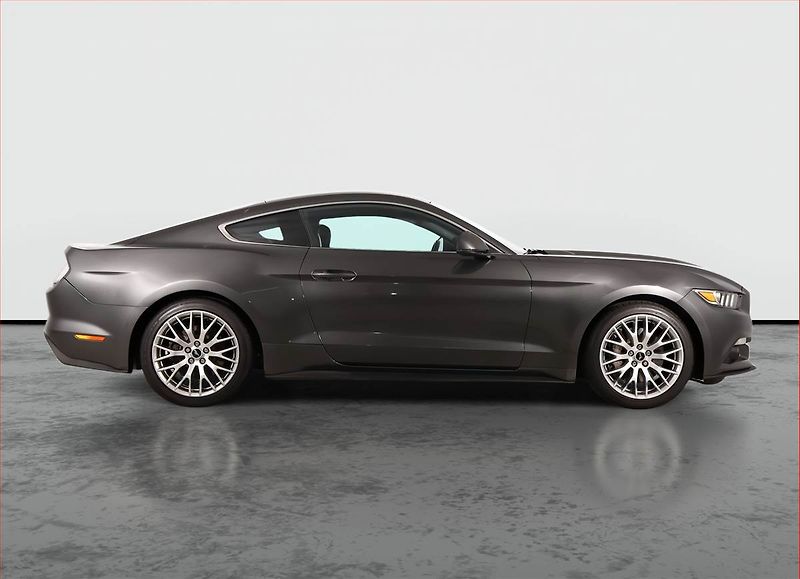 Ford Mustang (2016) 2.3 EcoBoost - fotka 6 z 17