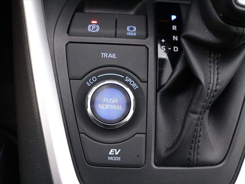 Toyota RAV4 2,5 Hybrid Black Edition 4WD e - fotka 25 z 34