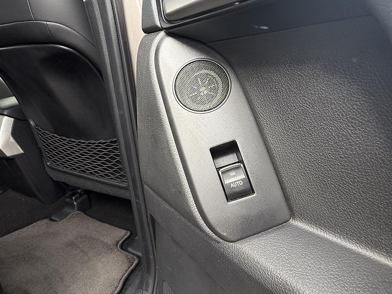 Toyota Land Cruiser 2.8 D-4D AT AWD 130 kW Executi - fotka 26 z 28