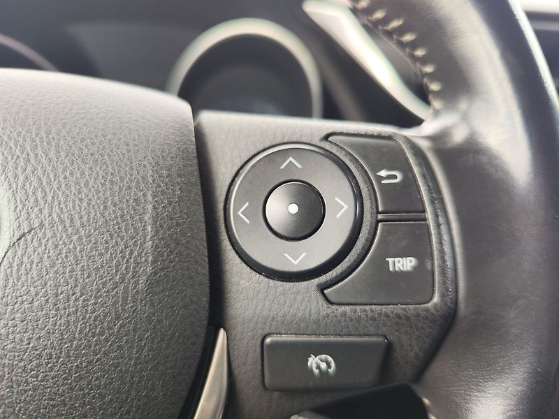 Toyota Auris 1.6 D-4D/82kW Executive ČR - fotka 22 z 30