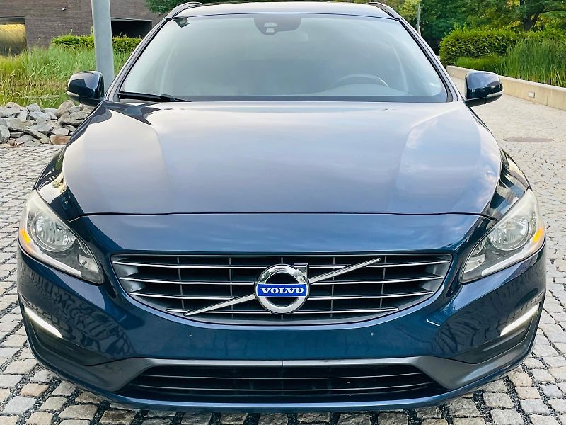 Volvo V60 2.0D3 5VÁLEC SERVISKA TAŽNÉ - fotka 6 z 45