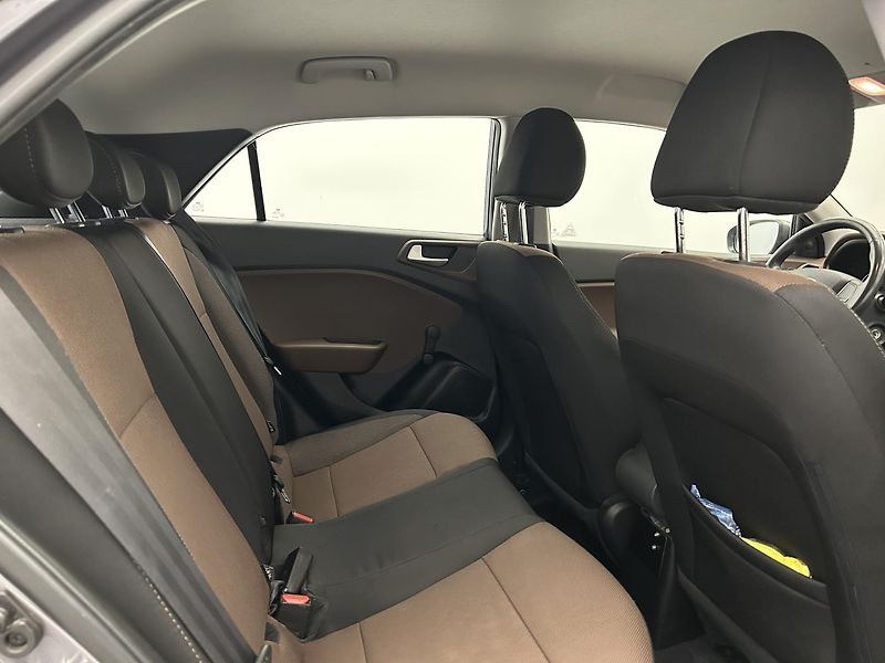 Hyundai i20 1.2 i Comfort - fotka 14 z 21