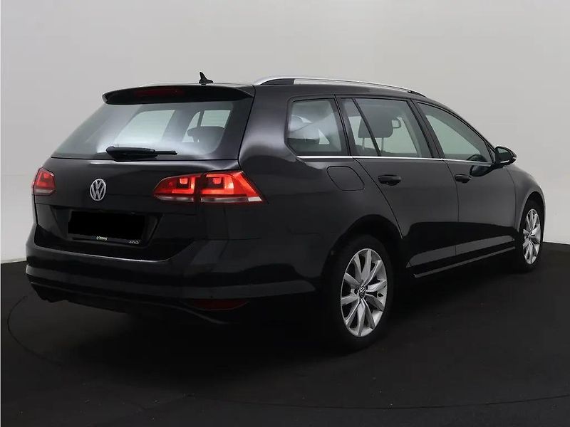 Volkswagen Golf 1.4TSI DSG Highline ACC 1.Maj  - fotka 2 z 11