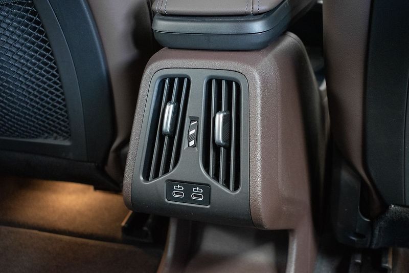 BMW iX1 xDrive30 REZERVACE - fotka 14 z 47