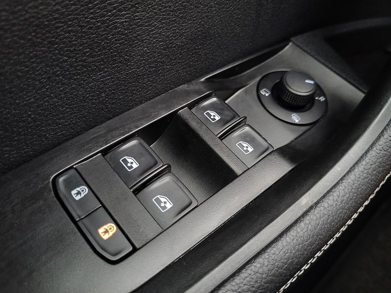 Škoda Superb III FL combi 2.0 TDi DSG STYLE - fotka 23 z 50