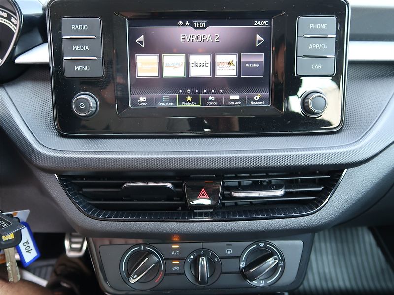 Škoda Fabia 1,0 TSi,70kW,1majČR,Serv.kn. - fotka 14 z 25