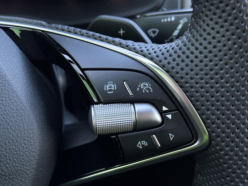 Škoda Karoq 2.0TDi 4x4 DSG 150PS Sportline - fotka 21 z 49