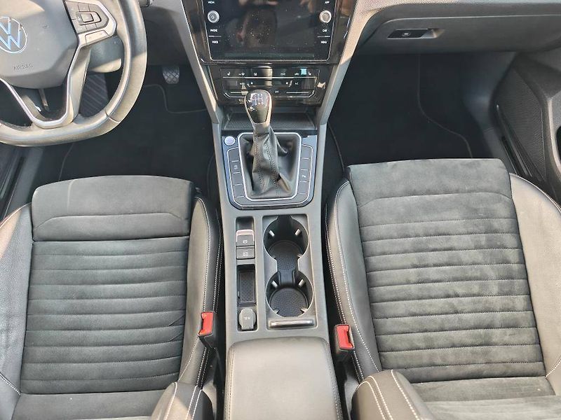 Volkswagen Passat Elegance 6G 2,0TDi - fotka 9 z 23