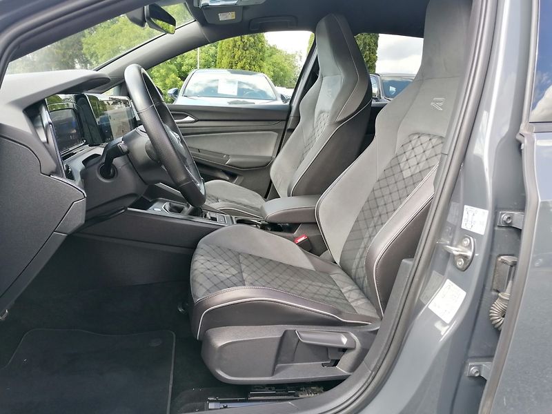 Volkswagen Golf (2022) 1.5 TSi R-LINE IQ-Drive - fotka 9 z 29