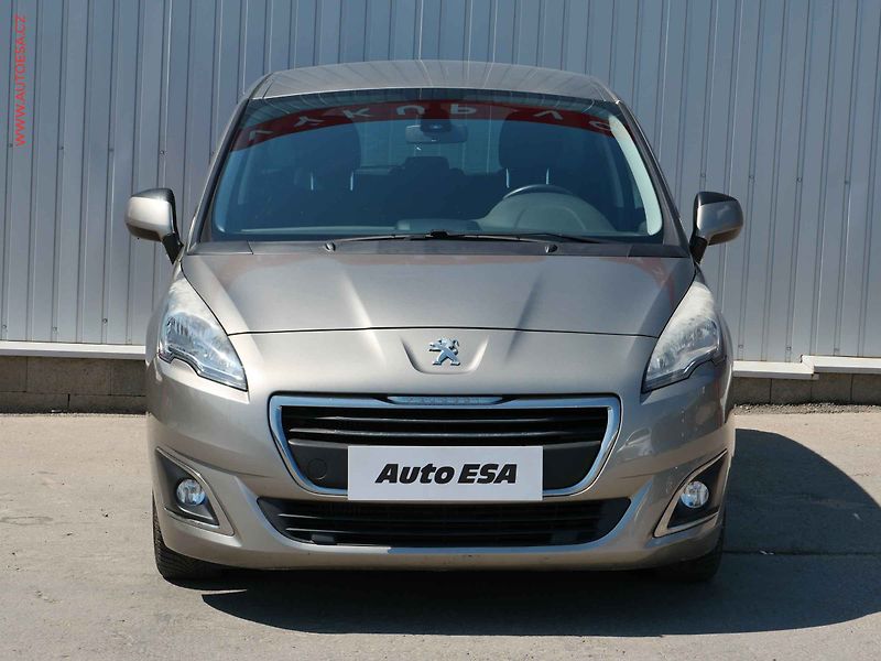 Peugeot 5008 (2015) 1.6 BlueHDi, ČR, Allure, navi - fotka 2 z 21