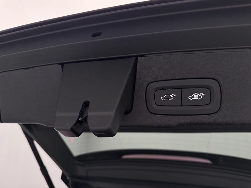 Volvo XC60 B5 AWD BLACK EDITION AUT  - fotka 26 z 49