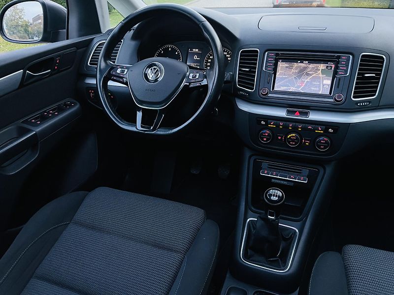 Volkswagen Sharan 2.0TDI MAN 7MÍST TAŽNÉ KAMERA - fotka 25 z 46