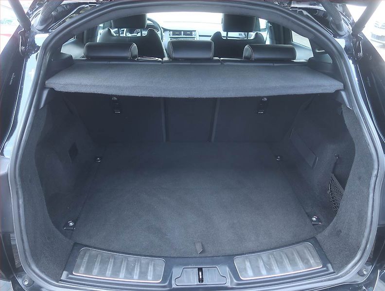 Jaguar E-Pace (2021) P300e AWD, 4X4, Automat - fotka 14 z 23