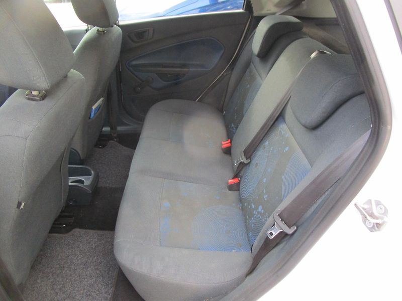 Ford Fiesta 1,2-44KW-NOVÉ ROZVODY+OLEJ - fotka 8 z 13