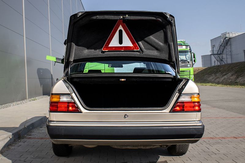 Mercedes-Benz Třídy E 124 C - fotka 16 z 23