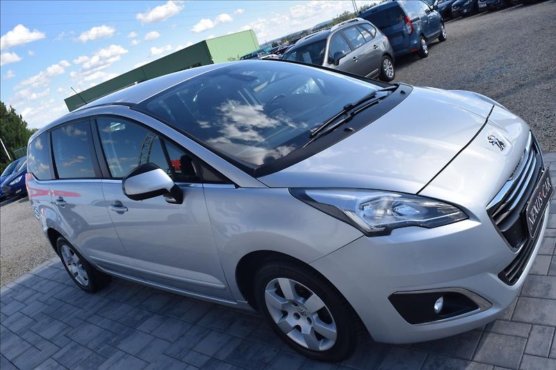 Peugeot 5008 1,6 HDI 88KW AUTOMAT 7MÍST TOP - fotka 4 z 46