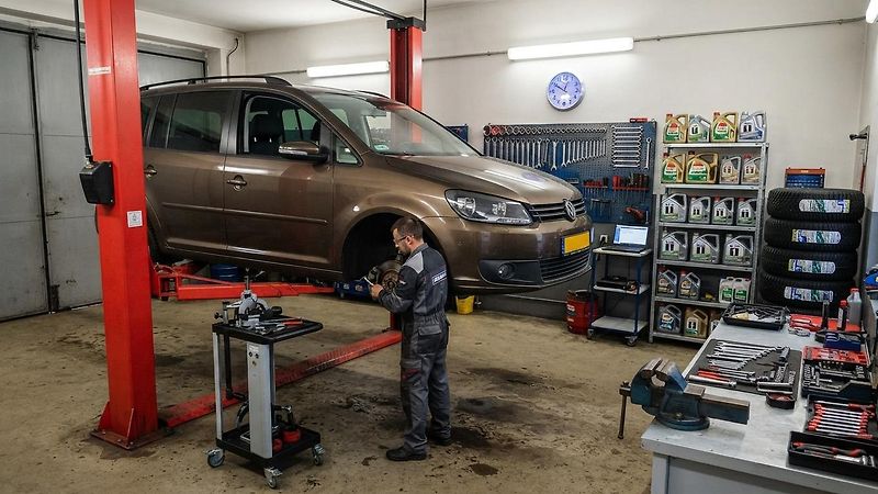 Volkswagen Touran 2.0 TDI 7míst,servisní histori - fotka 40 z 42